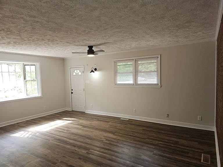 853 Shannon Dr — Photo 9