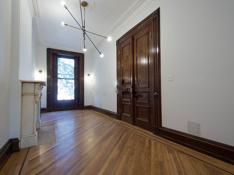 1st image of 10 Brevoort Pl #3
