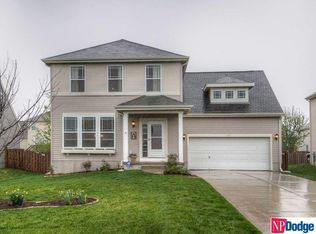 907 Port Royal Dr, Papillion, NE 68046