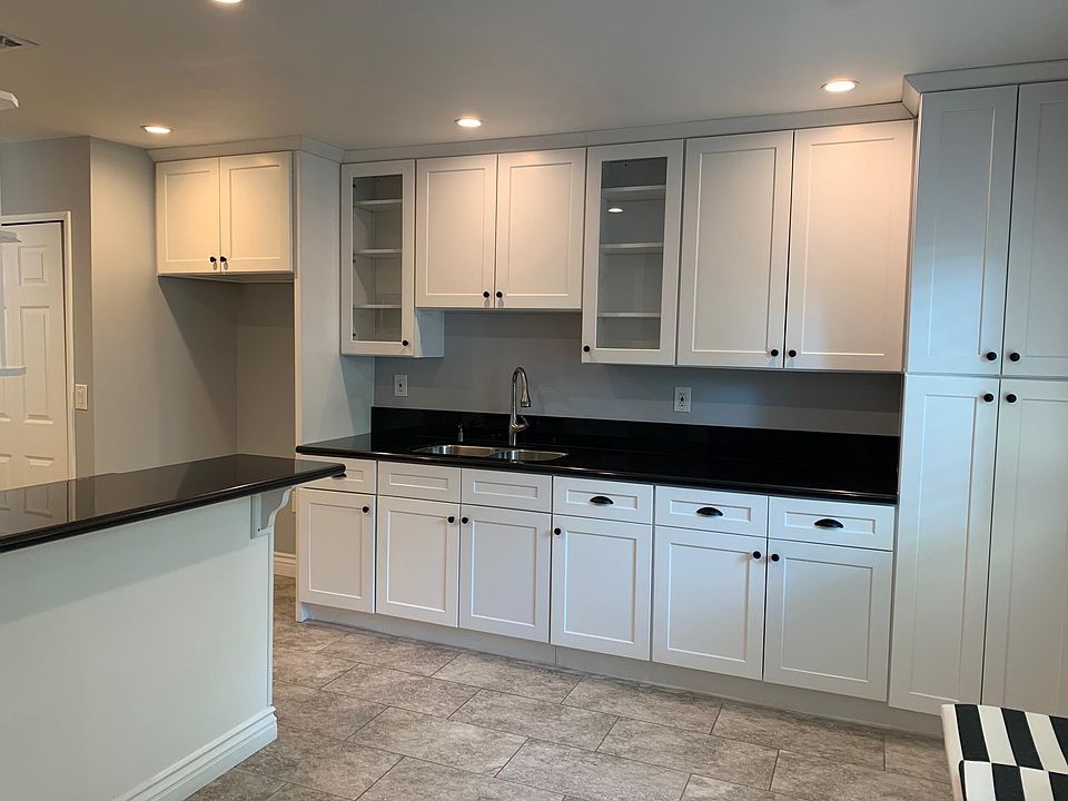 1st image of 13827 E La Cuarta St