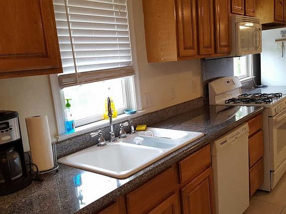 3rd image of 301 E Wyoming Ave