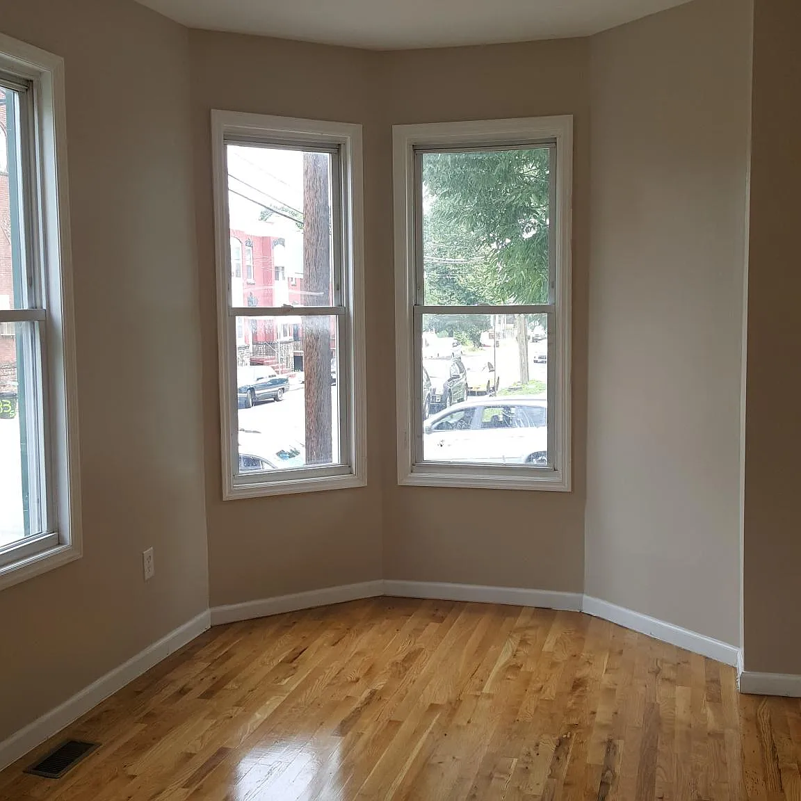 3 bed, $2,300 — Photo 2
