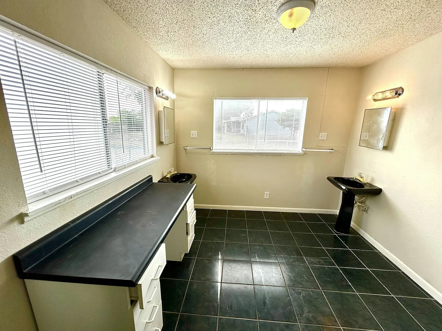 4631 Argonne Drive, Unit 2 — Photo 2