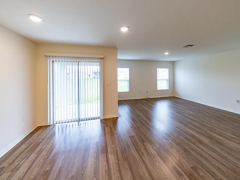 1828 Grand Ridge St S — Photo 7