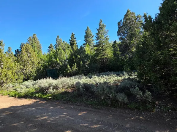 1408 E Spring Creek Dr, Springdale, UT 84767
