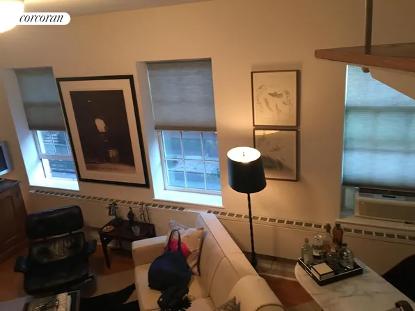 325 W 19th St APT 2F, New York, NY 10011