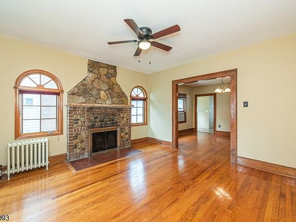 3rd image of 11 Farrington St