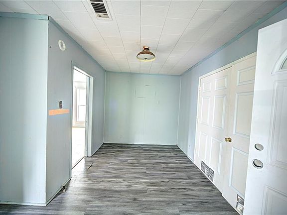 5th image of 414 Adelaide St