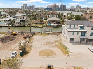 270 Trade Winds Ave, Naples, FL 34108