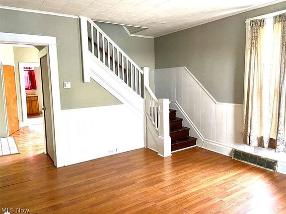 4th image of 403-405 Dekalb St