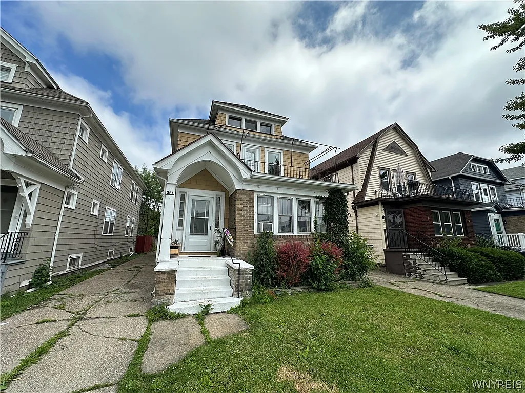 3 bed, 1.0 bath, 2260 sqft, $1,475 — Photo 2