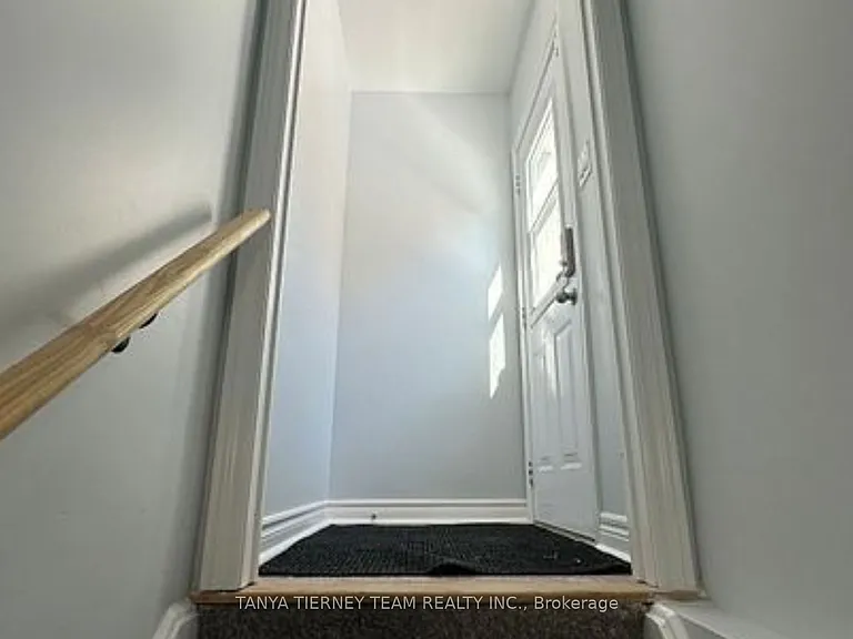 373 Carnwith Dr E — Photo 3