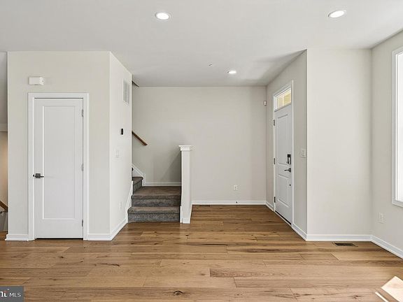 5th image of 512 Hoopes Ln