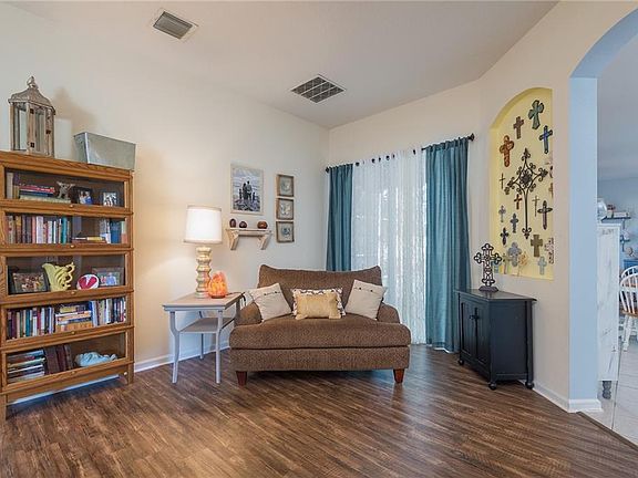 3rd image of 20827 Woodvale Ln