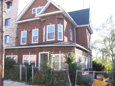 716 E 220th St, Bronx, NY, 10467