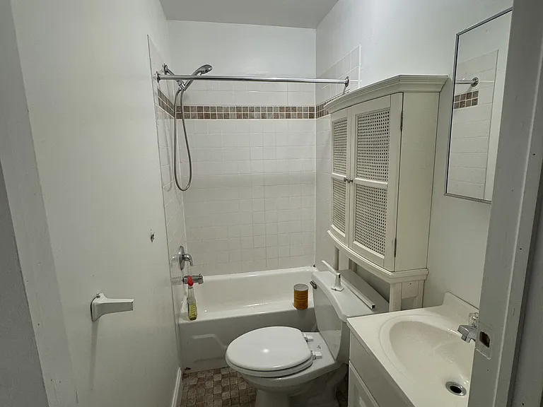 4604 Woodland Ave #2F — Photo 6