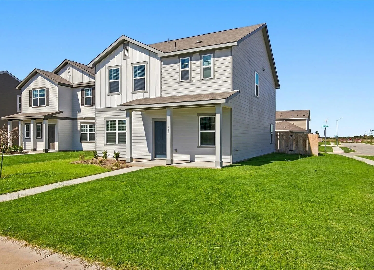 4 bed, 3.0 bath, 2226 sqft, $2,100 — Photo 2