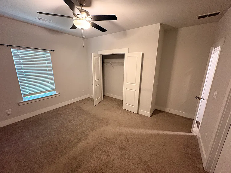 370 Crestbrook Ln — Photo 13
