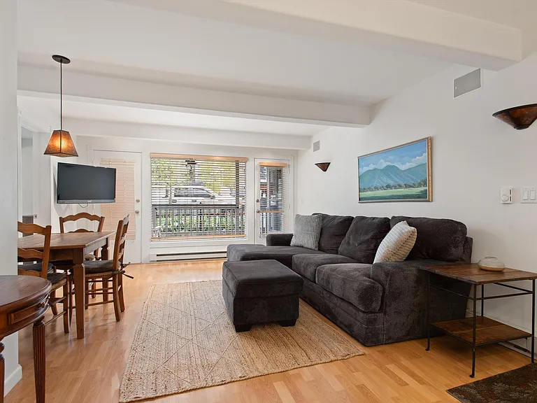916 E Hopkins Ave #102 — Photo 1