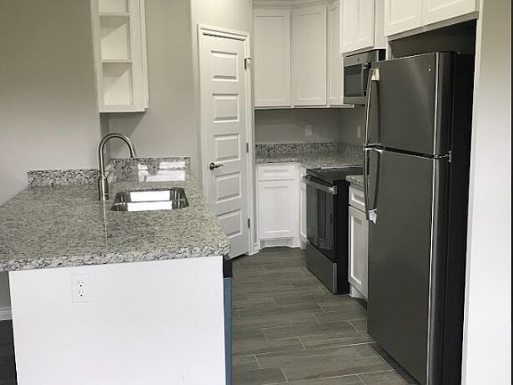 2nd image of 100 Olive St Unit B100