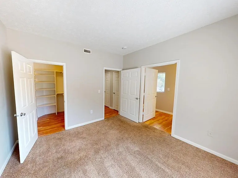 Park Madison Apartments — Photo 10