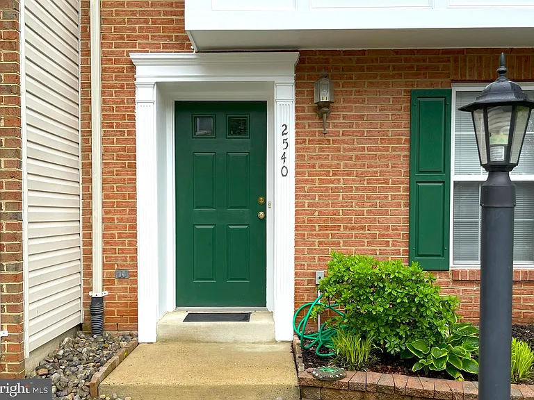 2540 Banshire Dr — Photo 3
