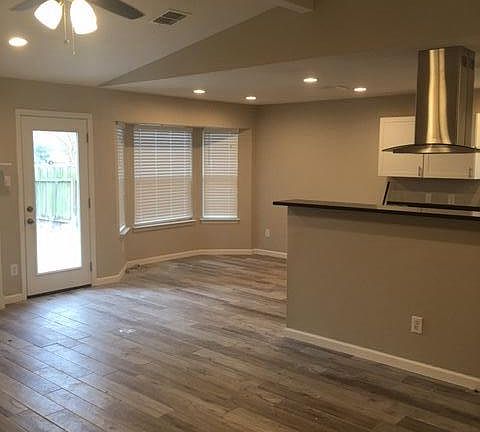 open family room/kitchen