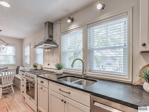 5th image of 4506 Shirley St