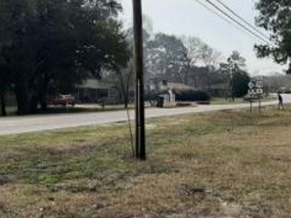 Exterior Neighborhood (street photo)