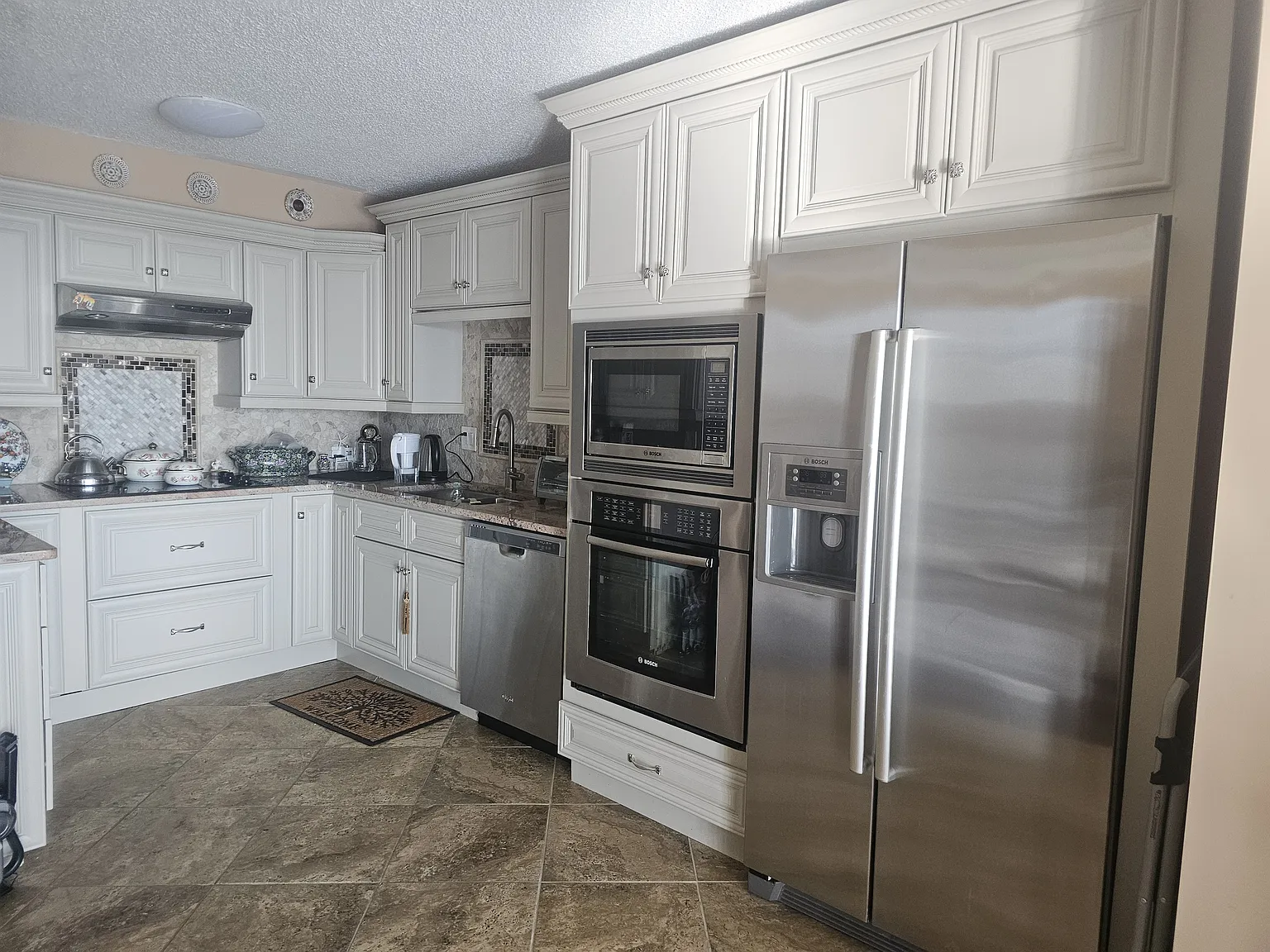 2 bed, 1200 sqft, $2,440 — Photo 2