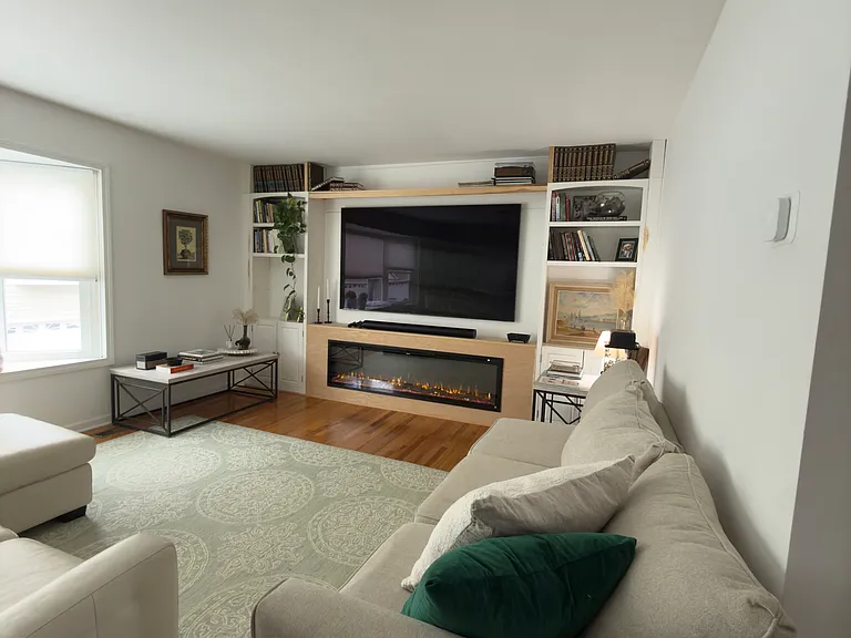 707 Hawley Ln — Photo 2