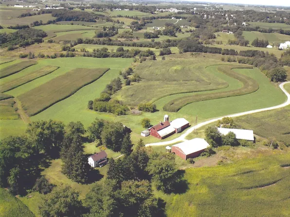 S2138 Lindevig Dr, Westby, WI 54667