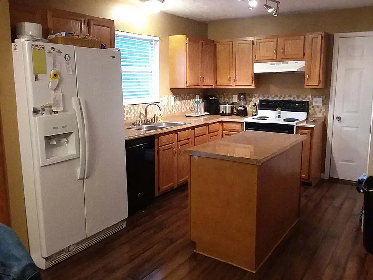 4863 Bell Ave — Photo 6