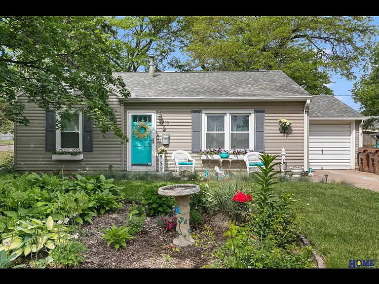 2945 S 42nd St — Photo 1