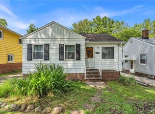12521 Park Knoll Dr, Garfield Heights, OH