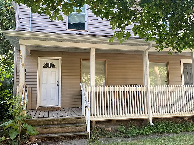 1219 N High St — Photo 1