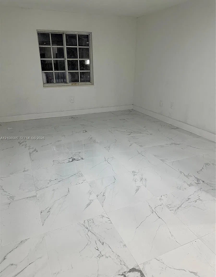 Sunrise Gardens Condo — Photo 3