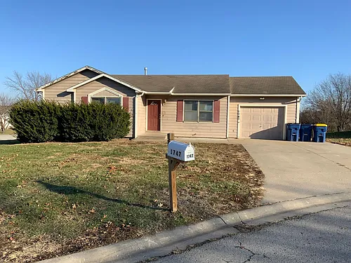 1747 Redbud Ln Photo 1