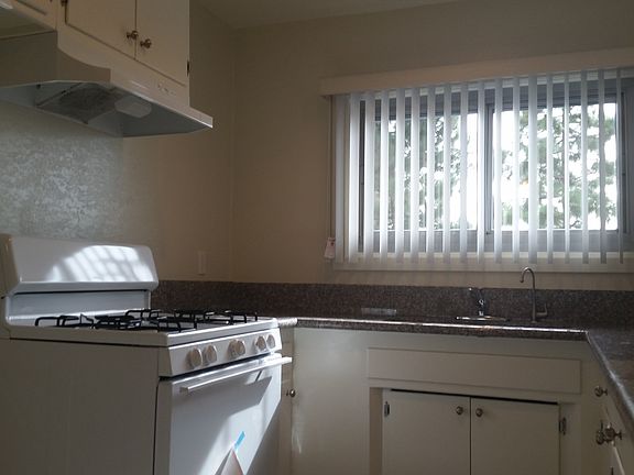 4th image of 3100 W 99th St