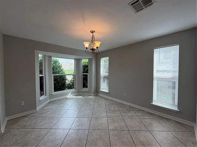 3 bed, 3.0 bath, 2000 sqft, $2,300 — Photo 3