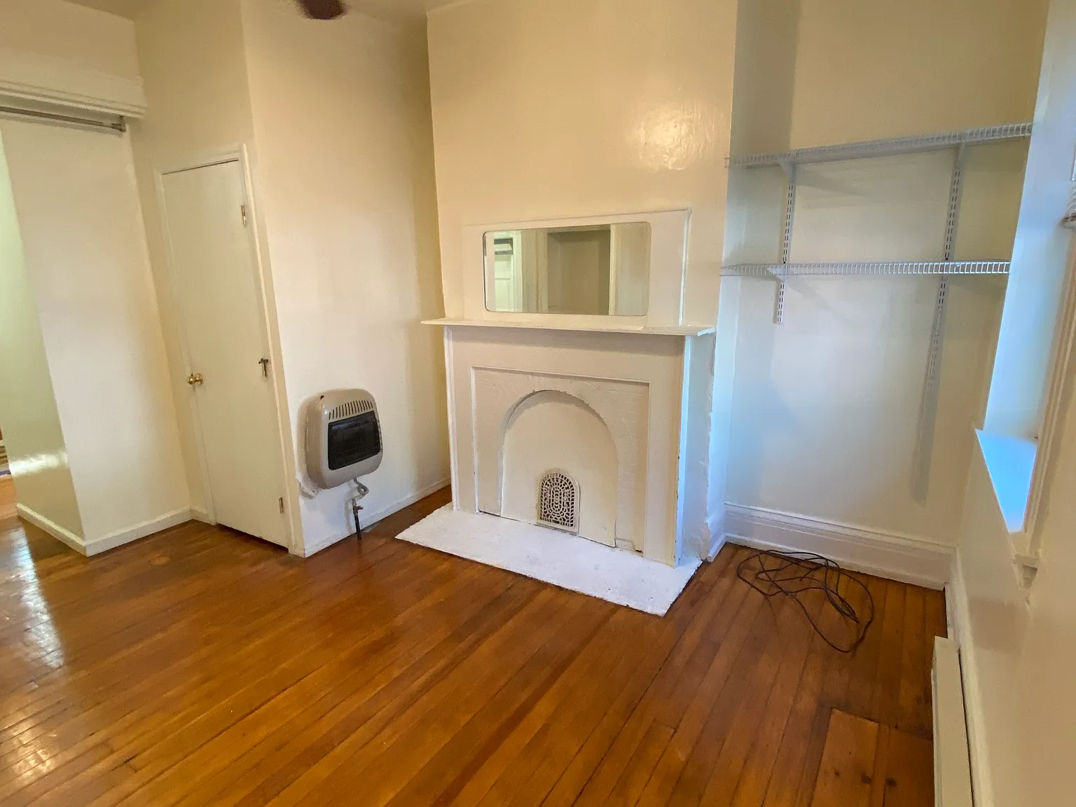 Studio, 425 sqft, $895 — Photo 2
