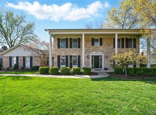 15988 Meadow Oak Dr, Chesterfield, MO 63017