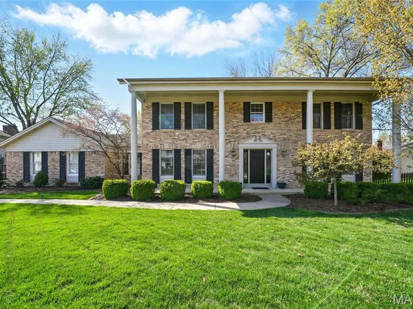 15988 Meadow Oak Dr, Chesterfield, MO 63017