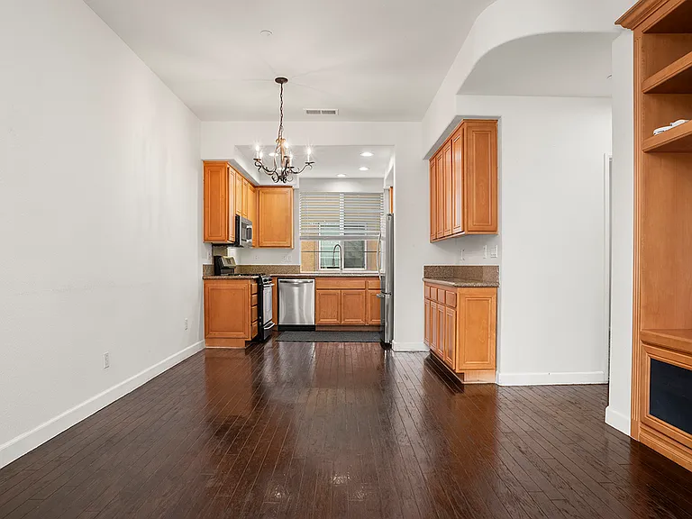 644 Hatfield Dr — Photo 6