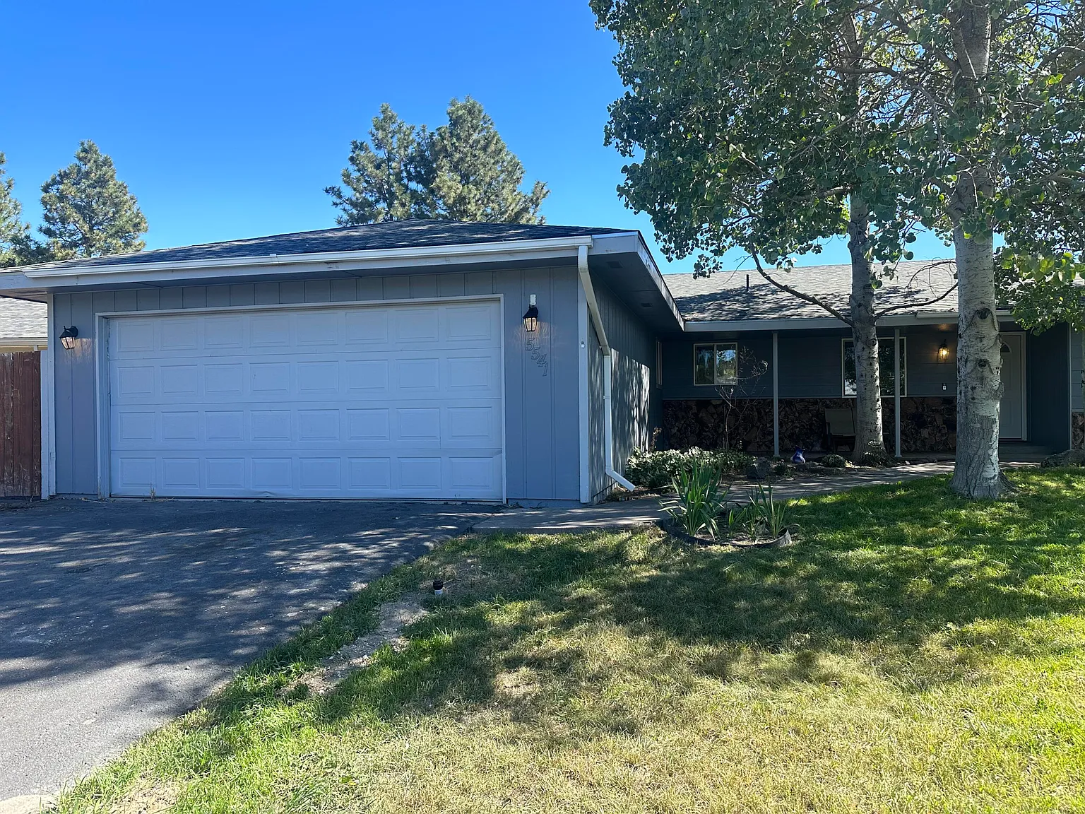 5541 Gatewood Dr photo 1