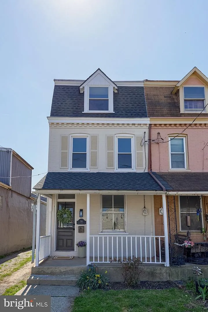 318 E Liberty St photo 1