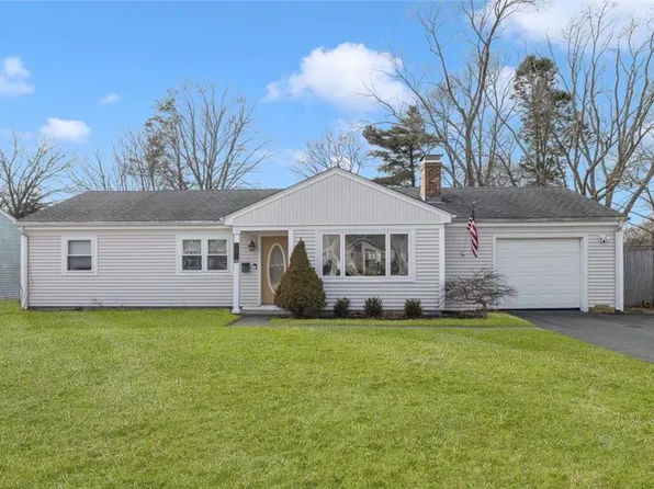 59 Claypool Dr, Warwick, RI 02886