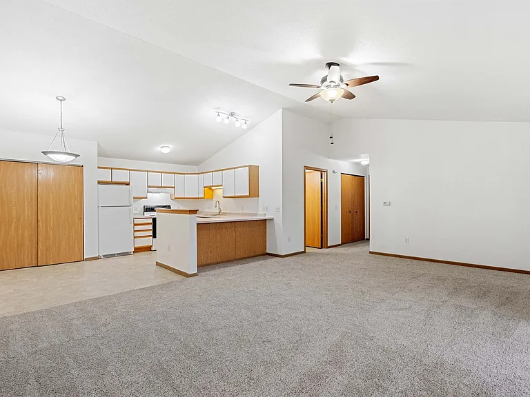 400 Stonefield Cir — Photo 3