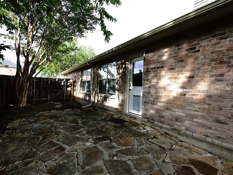 147 Southlake Dr — Photo 17