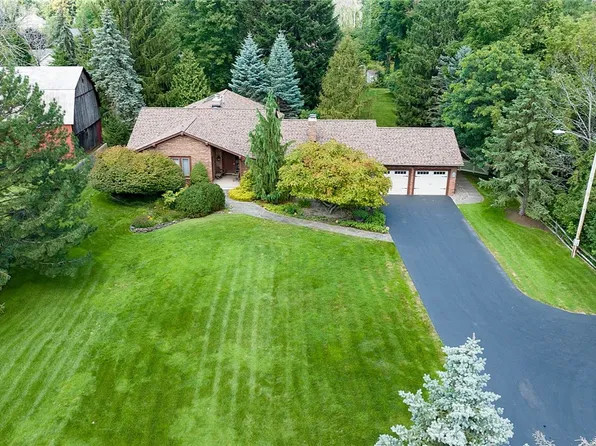 2398 English Rd, Rochester, NY 14616